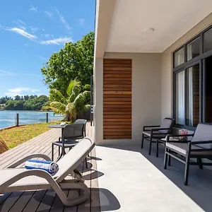 https://la-desirade.maheislandhotels.com